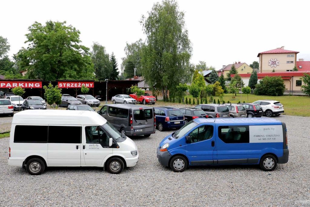 Zdjęcie parkingu Jasionka Parking | Park & Fly Rzeszów Rzeszów lotnisko